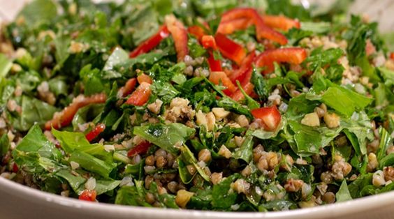 Karabuğday ve Rokalı Yeşil Mercimek Salatası